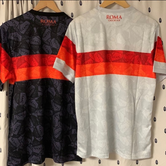 Pair of Roma 8 soccer jerseys - Picture 4 of 4